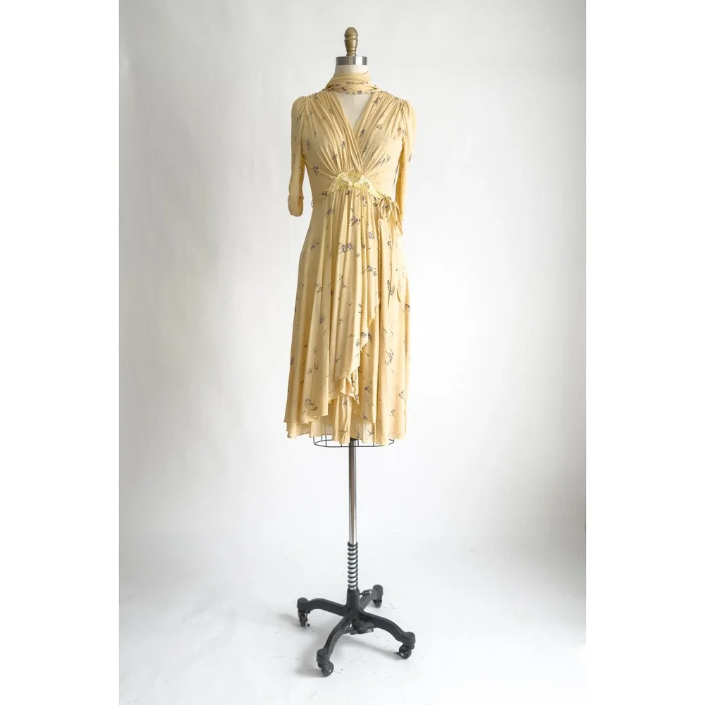 Virginie yellow floral vtg 70s‎ does 40s knee length dress - Picture 2 of 9